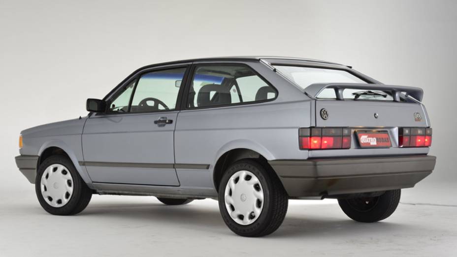 VW Gol Copa (1994): antes da chegada do Gol GII (o popular Bolinha), a marca alemã lançou esta edição, que tinha calotas, aerofólio traseiro e lanternas fumê; no mesmo ano do mundial dos EUA a GM lançou o Monza Club