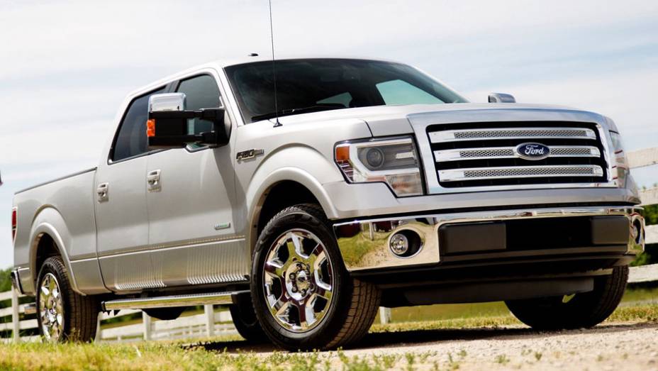 Picape passa por reestilização na linha 2013 | <a href="https://gutenberg.quatrorodas.abril.com.br/noticias/ford-f-150-chega-linha-2013-322561_p.shtml" target="_blank" rel="migration">Leia mais</a>
