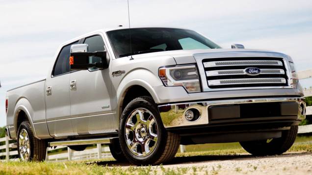 Picape passa por reestilização na linha 2013 | <a href="https://gutenberg.quatrorodas.abril.com.br/noticias/ford-f-150-chega-linha-2013-322561_p.shtml" target="_blank" rel="migration">Leia mais</a> Picape passa por reestilização na linha 2013 | <a href="https://gutenberg.quatrorodas.abril.com.br/noticias/ford-f-150-chega-linha-2013-322561_p.shtml" target="_blank" rel="migration">Leia mais</a>