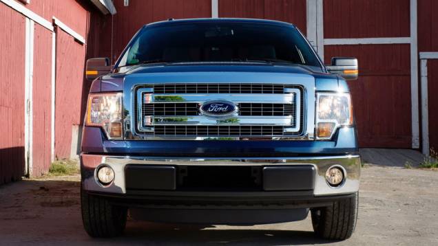 Faróis de xenônio com a tecnologia HID são opcionais | <a href="https://gutenberg.quatrorodas.abril.com.br/noticias/ford-f-150-chega-linha-2013-322561_p.shtml" target="_blank" rel="migration">Leia mais</a> Faróis de xenônio com a tecnologia HID são opcionais | <a href="https://gutenberg.quatrorodas.abril.com.br/noticias/ford-f-150-chega-linha-2013-322561_p.shtml" target="_blank" rel="migration">Leia mais</a>