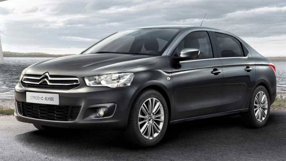 Derivado do Peugeot 301, o C-Elysée foi projetado de olho nos países emergentes | <a href="https://gutenberg.quatrorodas.abril.com.br/noticias/citroen-lanca-sedas-c4-l-c-elysee-323407_p.shtml" rel="migration">Leia mais</a>