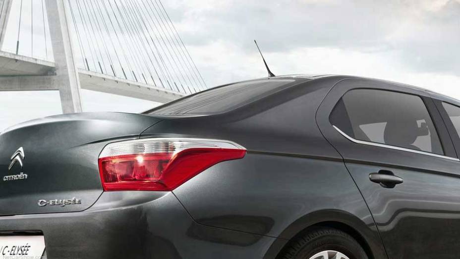 Sua apresenta&ccedil;&atilde;o oficial deve acontecer durante o Sal&atilde;o de Paris, em setembro | <a href="https://gutenberg.quatrorodas.abril.com.br/noticias/citroen-lanca-sedas-c4-l-c-elysee-323407_p.shtml" rel="migration">Leia mais</a>