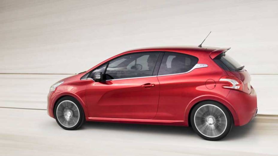 Peugeot confirmou a versão de produção do 208 GTI para o Salão de Paris deste ano. Versão conceitual foi mostrada em Genebra. <a href="https://gutenberg.quatrorodas.abril.com.br/noticias/fabricantes-peugeot-208-gti-sera-mostrado-paris-325335_p.shtml" rel="migration">Leia mais</a>