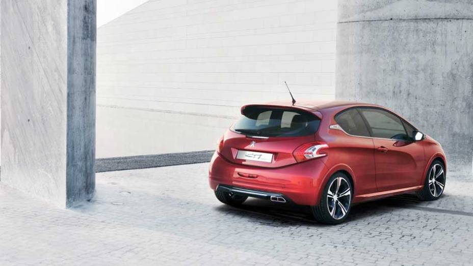 Peugeot confirmou a versão de produção do 208 GTI para o Salão de Paris deste ano. Versão conceitual foi mostrada em Genebra. <a href="https://gutenberg.quatrorodas.abril.com.br/noticias/fabricantes-peugeot-208-gti-sera-mostrado-paris-325335_p.shtml" rel="migration">Leia mais</a>