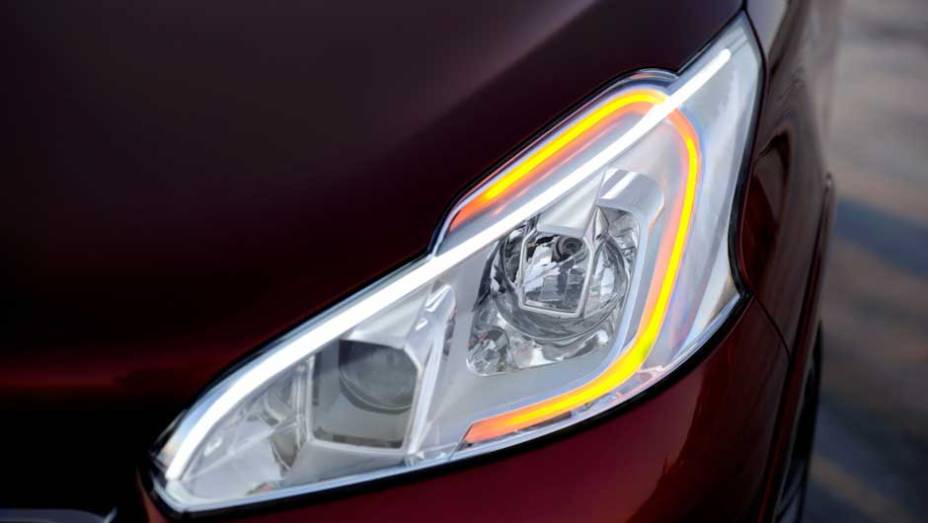 Peugeot confirmou a versão de produção do 208 GTI para o Salão de Paris deste ano. Versão conceitual foi mostrada em Genebra. <a href="https://gutenberg.quatrorodas.abril.com.br/noticias/fabricantes-peugeot-208-gti-sera-mostrado-paris-325335_p.shtml" rel="migration">Leia mais</a>