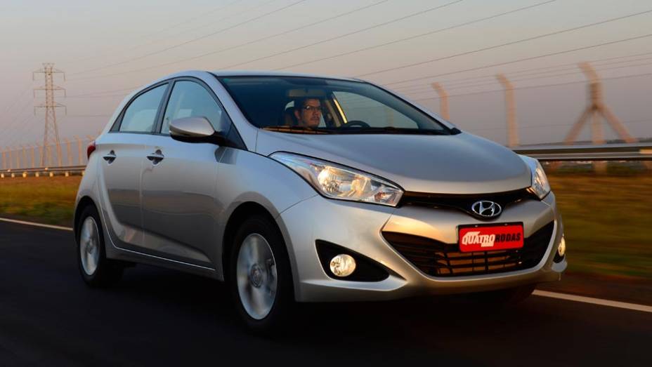 Enfim, o Hyundai HB20 é exibido sem camuflagens | <a href="https://gutenberg.quatrorodas.abril.com.br/noticias/fabricantes/todas-especificacoes-hyundai-hb20-701531.shtml" target="_blank" rel="migration">Confira todas as informações do modelo aqui</a>