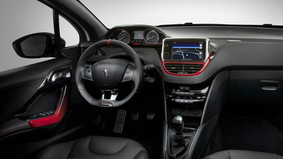 Visualmente o 208 GTi se destaca pelo body kit mais agressivo, emblema GTi ao redor da carroceria, pedaleiras e manoplas de câmbio de alumínio... | <a href="%20https://gutenberg.quatrorodas.abril.com.br/saloes/paris/2012/peugeot-208-gti-702614.shtml" rel="migration">Leia mais</a>