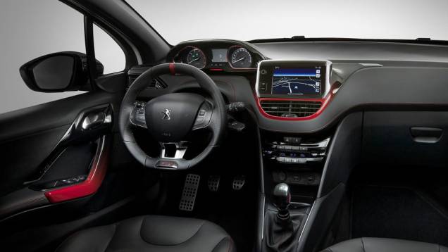 Visualmente o 208 GTi se destaca pelo body kit mais agressivo, emblema GTi ao redor da carroceria, pedaleiras e manoplas de câmbio de alumínio... | <a href="%20https://gutenberg.quatrorodas.abril.com.br/saloes/paris/2012/peugeot-208-gti-702614.shtml" rel="migration">Leia mais</a> Visualmente o 208 GTi se destaca pelo body kit mais agressivo, emblema GTi ao redor da carroceria, pedaleiras e manoplas de câmbio de alumínio... | <a href="%20https://gutenberg.quatrorodas.abril.com.br/saloes/paris/2012/peugeot-208-gti-702614.shtml" rel="migration">Leia mais</a>