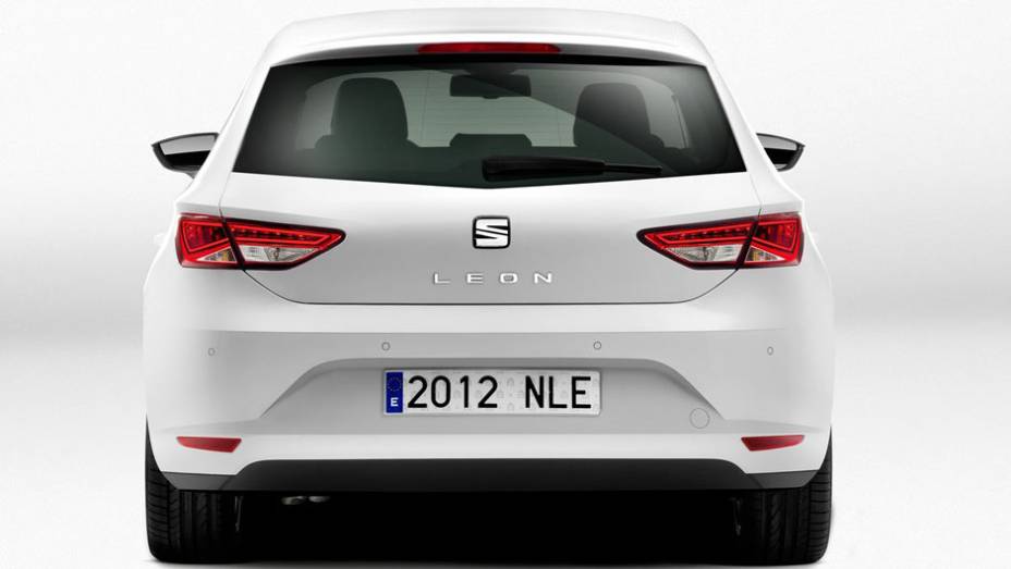 Seu porta-malas ganhou 40 litros de capacidade, totalizando 380 litros. | <a href="%20https://gutenberg.quatrorodas.abril.com.br/saloes/paris/2012/seat-leon-702693.shtml" rel="migration">Leia mais</a>