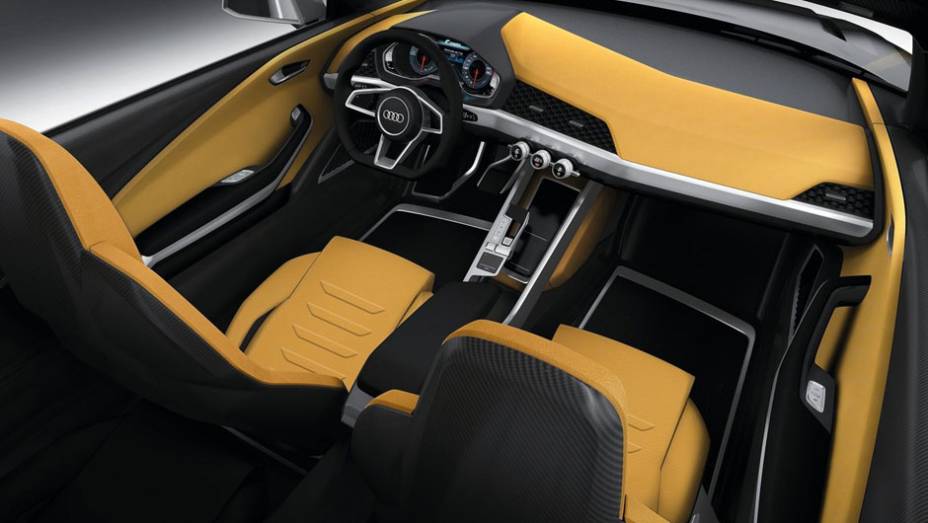 Interior possui detalhes em fibra de carbono | <a href="https://gutenberg.quatrorodas.abril.com.br/saloes/paris/2012/audi-crosslane-coupe-concept-703457.shtml" rel="migration">Leia mais</a>