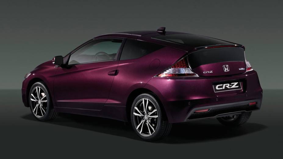 Traseira também ganhou novas lanternas | <a href="https://gutenberg.quatrorodas.abril.com.br/saloes/paris/2012/honda-cr-z-703324.shtml" rel="migration">Leia mais</a>