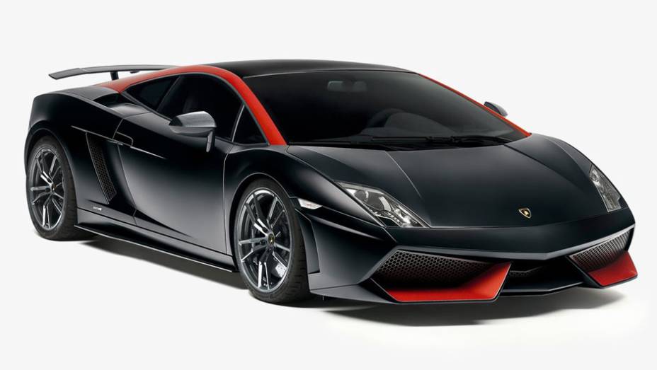 Nova versão é focada em desempenho | <a href="https://gutenberg.quatrorodas.abril.com.br/saloes/paris/2012/lamborghini-gallardo-lp-570-4-edizione-tecnica-703486.shtml" rel="migration">Leia mais</a>