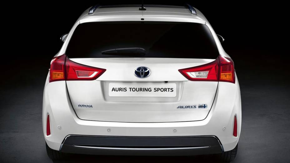 O Auris Touring Sports será o primeiro carro do segmento a contar com motorização híbrida | <a href="%20https://gutenberg.quatrorodas.abril.com.br/saloes/paris/2012/toyota-auris-tourer-703459.shtml" rel="migration">Leia mais</a>