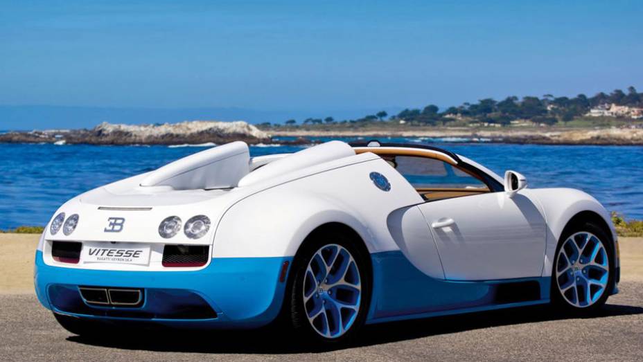 Assim, o branco predomina, mas é acompanhado por um tom azul-claro | <a href="https://gutenberg.quatrorodas.abril.com.br/saloes/paris/2012/bugatti-veyron-16-4-grand-sport-vitesse-special-edition-703589.shtml" rel="migration">Leia mais</a>