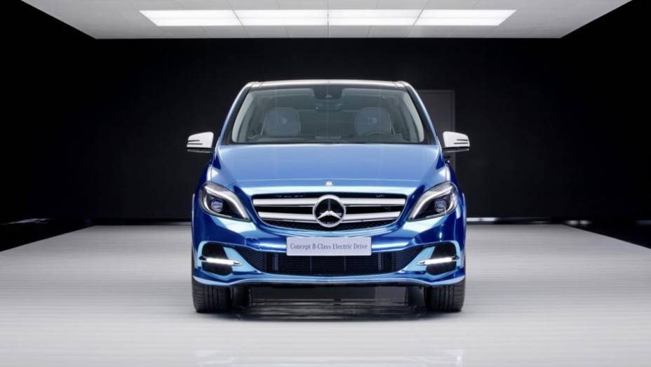 A Mercedes-Benz mostrou um novo veículo do segmento elétrico durante o Salão de Paris | <a href="https://gutenberg.quatrorodas.abril.com.br/saloes/paris/2012/classe-b-electric-drive-concept-702586.shtml" rel="migration">Leia mais</a>