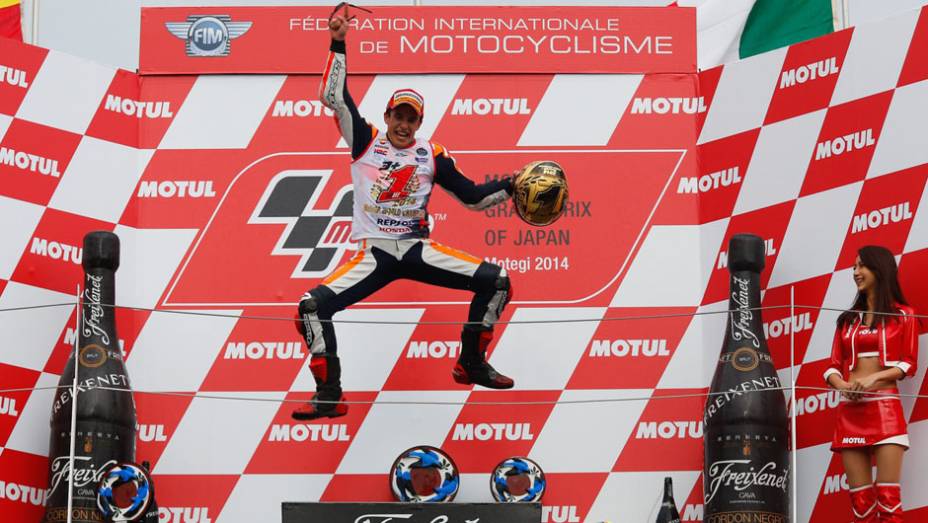 Marc Márquez conquistou o segundo título na categoria mais importante da motovelocidade | <a href="https://gutenberg.quatrorodas.abril.com.br/moto/noticias/ultrapassagem-final-bicampeonato-marc-marquez-805642.shtml" rel="migration">Leia mais</a>