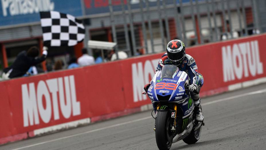 Jorge Lorenzo venceu a segunda corrida consecutiva. | <a href="https://gutenberg.quatrorodas.abril.com.br/moto/noticias/ultrapassagem-final-bicampeonato-marc-marquez-805642.shtml" rel="migration">Leia mais</a>