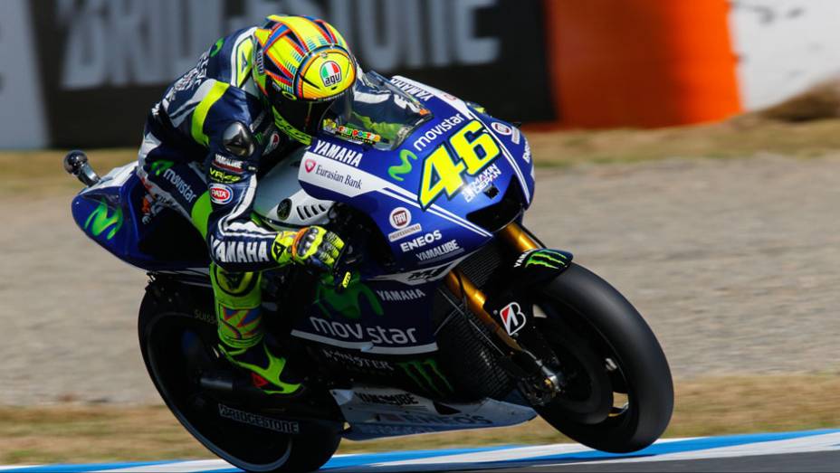 Rossi foi terceiro e assumiu a segunda posição do certame | <a href="https://gutenberg.quatrorodas.abril.com.br/moto/noticias/ultrapassagem-final-bicampeonato-marc-marquez-805642.shtml" rel="migration">Leia mais</a>