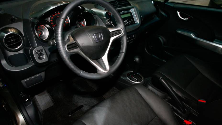 No interior, poucas mudanças- <a href="https://gutenberg.quatrorodas.abril.com.br/salao-do-automovel/2012/carros/honda-fit-twist-708885.shtml" rel="migration">Leia mais</a>