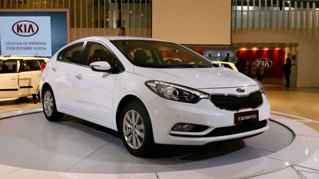 Sedã começa a ser vendido em fevereiro <a href="https://gutenberg.quatrorodas.abril.com.br/salao-do-automovel/2012/carros/cerato-703975.shtml" rel="migration">Leia mais</a> Sedã começa a ser vendido em fevereiro <a href="https://gutenberg.quatrorodas.abril.com.br/salao-do-automovel/2012/carros/cerato-703975.shtml" rel="migration">Leia mais</a>