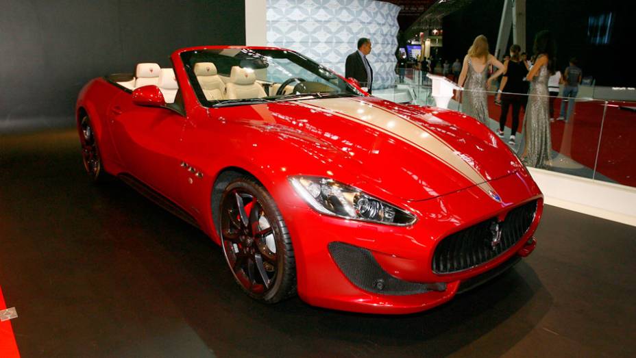 O modelo GranCabrio é o filho único da Maserati no Salão do Automóvel | <a href="https://gutenberg.quatrorodas.abril.com.br/salao-do-automovel/2012/carros/grancabrio-sport-710165.shtml" rel="migration">Leia mais</a>