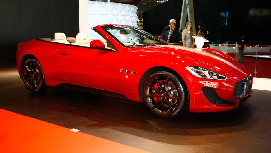 O superesportivo GranCabrio Sport é o primeiro conversível de quatro lugares da feito pela fabricante italiana | <a href="https://gutenberg.quatrorodas.abril.com.br/salao-do-automovel/2012/carros/grancabrio-sport-710165.shtml" rel="migration">Leia mais</a>