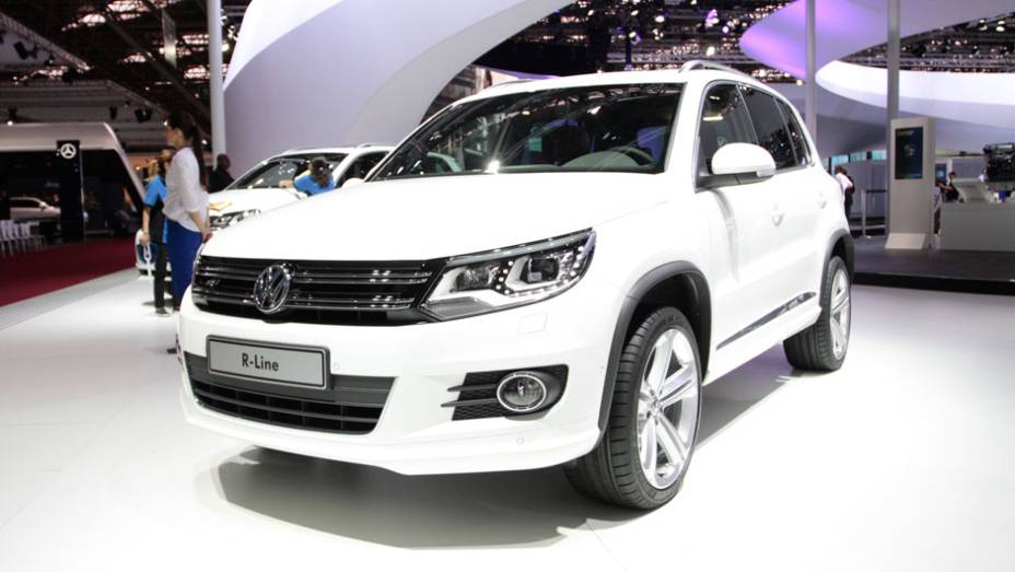 Além do novo CC e do Touareg, o Tiguan também entrou no clube R-Line | <a href="https://gutenberg.quatrorodas.abril.com.br/salao-do-automovel/2012/carros/tiguan-r-line-710810.shtml" rel="migration">Leia mais</a>