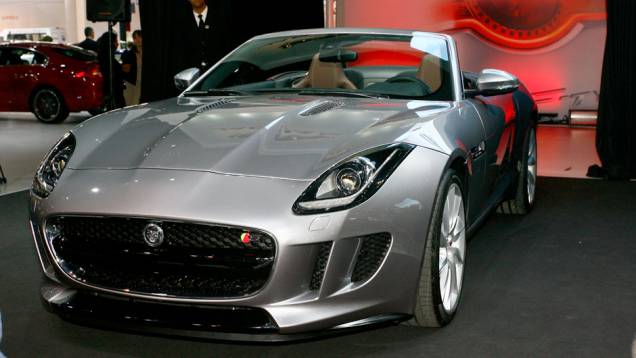 Recém-lançado no Salão de Paris, o F-Type também pinta em São Paulo| <a href="https://gutenberg.quatrorodas.abril.com.br/salao-do-automovel/2012/carros/f-type-704041.shtml" rel="migration">Leia mais</a> Recém-lançado no Salão de Paris, o F-Type também pinta em São Paulo| <a href="https://gutenberg.quatrorodas.abril.com.br/salao-do-automovel/2012/carros/f-type-704041.shtml" rel="migration">Leia mais</a>