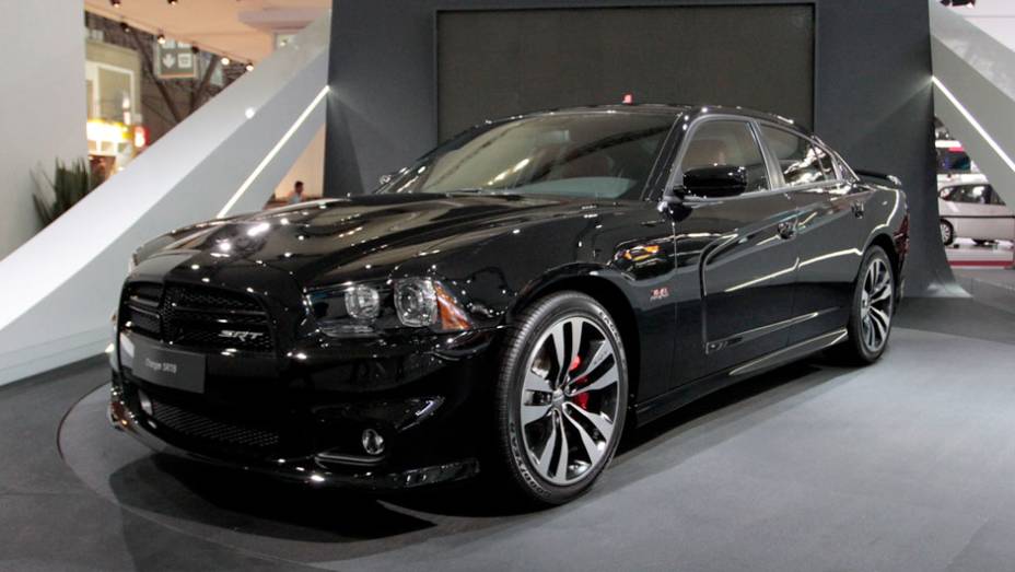 Modelo SRT8 &eacute; o suprassumo da linha Dodge SRT <a href="https://gutenberg.quatrorodas.abril.com.br/salao-do-automovel/2012/carros/charger-srt8-super-bee-703995.shtml" rel="migration">Leia mais</a>
