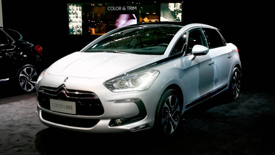 Completando a série DS, a Citroën mostra no Salão do Automóvel o DS5 | <a href="https://gutenberg.quatrorodas.abril.com.br/salao-do-automovel/2012/carros/ds5-703947.shtml" rel="migration">Leia mais</a>