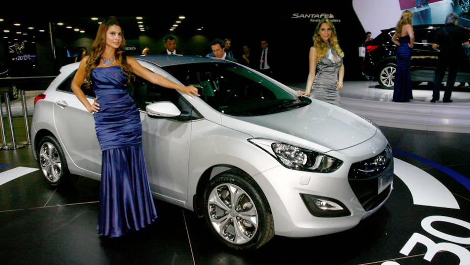 A Hyundai CAOA apresenta a nova geração do hatchback i30 no Salão do Automóvel de São Paulo | <a href="%20https://gutenberg.quatrorodas.abril.com.br/salao-do-automovel/2012/carros/i30-703958.shtml" rel="migration">Leia mais</a>