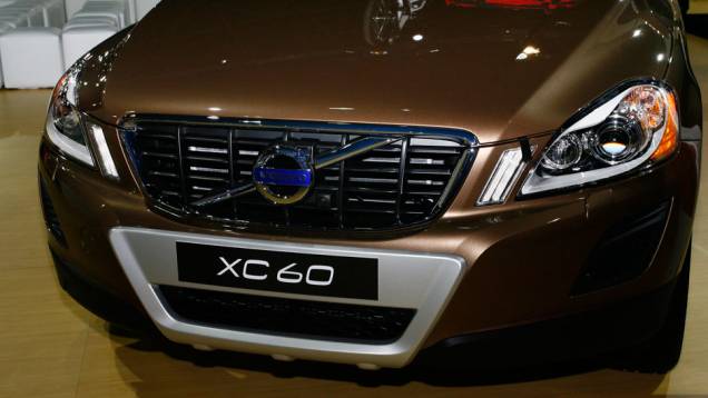 Duas opções de motorização estão disponíveis: a 2.0 turbo, que entrega 240 cavalos de potência, e a 3.0 turbo, de 304 cv | <a href="https://gutenberg.quatrorodas.abril.com.br/salao-do-automovel/2012/carros/xc60-710170.shtml" rel="migration">Leia mais</a> Duas opções de motorização estão disponíveis: a 2.0 turbo, que entrega 240 cavalos de potência, e a 3.0 turbo, de 304 cv | <a href="https://gutenberg.quatrorodas.abril.com.br/salao-do-automovel/2012/carros/xc60-710170.shtml" rel="migration">Leia mais</a>
