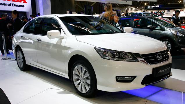 O novo Honda Accord foi exibido no Salão do Automóvel | <a href="https://gutenberg.quatrorodas.abril.com.br/salao-do-automovel/2012/carros/accord-710725.shtml" rel="migration">Leia mais</a> O novo Honda Accord foi exibido no Salão do Automóvel | <a href="https://gutenberg.quatrorodas.abril.com.br/salao-do-automovel/2012/carros/accord-710725.shtml" rel="migration">Leia mais</a>