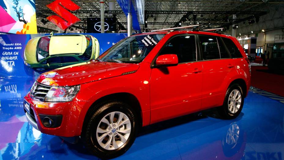 Dentre as quais se destacam a introdução de piloto automático e sistema Brake Override, que detecta quando acelerador e freio são pressionados ao mesmo tempo e desacelera o veículo | <a href="https://gutenberg.quatrorodas.abril.com.br/salao-do-automovel/2012/carros/" rel="migration"></a>