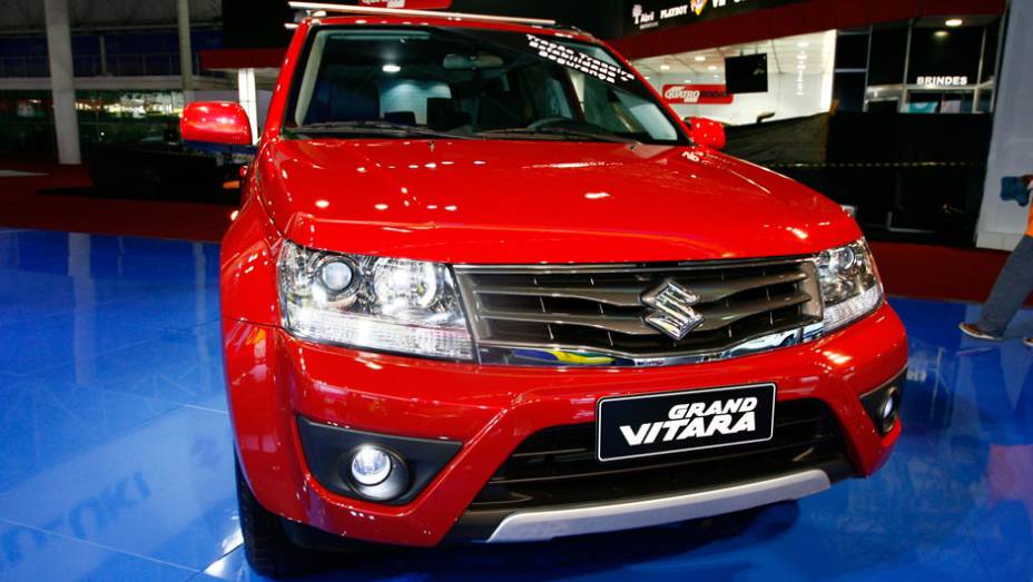 O SUV chega com motor 2.0 (DOHC), que entrega 140 cavalos de potência a 6.000 rpm | <a href="https://gutenberg.quatrorodas.abril.com.br/salao-do-automovel/2012/carros/grand-vitara-703984.shtml" rel="migration">Leia mais</a>