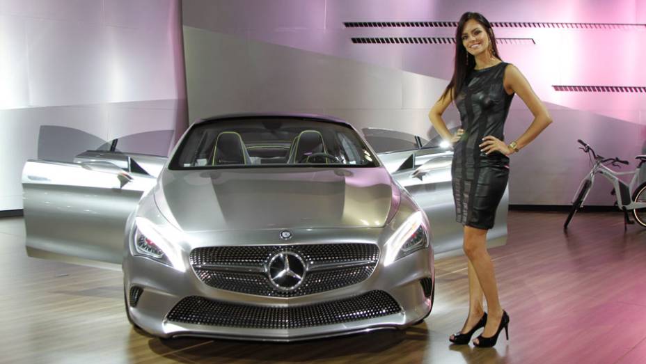 Letícia Jordano, a vencedora do Garota TOP MOTOR | <a href="https://gutenberg.quatrorodas.abril.com.br/salao-do-automovel/2012/noticias/concurso-elege-modelo-mais-bonita-salao-automovel-714525.shtml" rel="migration">Leia mais</a>