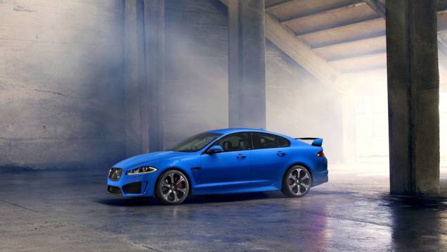 Para se ter uma ideia, o modelo utiliza motor 5.0 V8 sobrealimentado, capaz de entregar 542 cavalos de potência | <a href="https://gutenberg.quatrorodas.abril.com.br/saloes/los-angeles/2012/jaguar-xfr-s-724591.shtml" rel="migration">Leia mais</a> Para se ter uma ideia, o modelo utiliza motor 5.0 V8 sobrealimentado, capaz de entregar 542 cavalos de potência | <a href="https://gutenberg.quatrorodas.abril.com.br/saloes/los-angeles/2012/jaguar-xfr-s-724591.shtml" rel="migration">Leia mais</a>