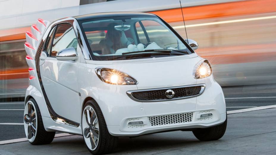 A marca lança o ForJeremy concept, um modelo elétrico baseado no fortwo, mas com uma notável diferença: asas | <a href="%20https://gutenberg.quatrorodas.abril.com.br/saloes/los-angeles/2012/smart-forjeremy-concept-724531.shtml" rel="migration">Leia mais</a>