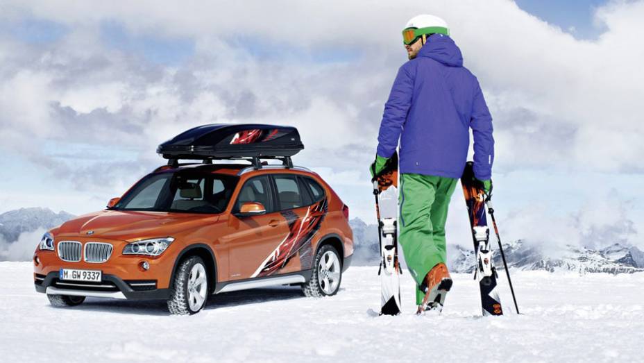 Cheio de apetrechos, ele promete conquistar os praticantes de esportes de inverno nos Estados Unidos | <a href="%20https://gutenberg.quatrorodas.abril.com.br/saloes/los-angeles/2012/bmw-k2-powder-ride-concept-724706.shtml" rel="migration">Leia mais</a>