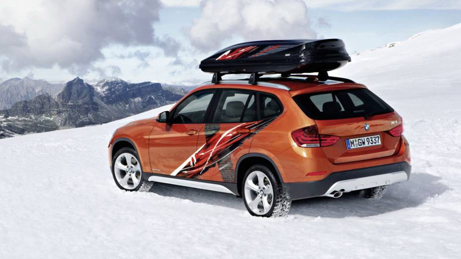 O carro foi desenvolvido pela BMW com a colaboração da K2, empresa fabricante de equipamentos para modalidades esportivas de inverno | <a href="%20https://gutenberg.quatrorodas.abril.com.br/saloes/los-angeles/2012/bmw-k2-powder-ride-concept-724706.shtml" rel="migration">Leia mais</a>