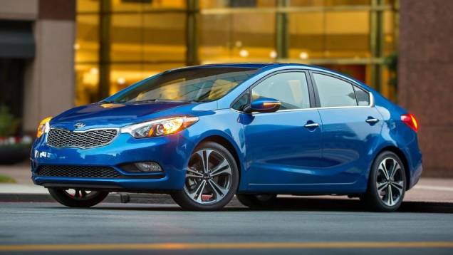 Depois de exibir as primeiras imagens do modelo em meados deste ano, a Kia levou o Forte Sedan (o Cerato, no Brasil) 2014 ao Salão de Los Angeles | <a href="%20https://gutenberg.quatrorodas.abril.com.br/saloes/los-angeles/2012/kia-forte-sedan-cerato-2014-724831.shtml" rel="migration"></a> Depois de exibir as primeiras imagens do modelo em meados deste ano, a Kia levou o Forte Sedan (o Cerato, no Brasil) 2014 ao Salão de Los Angeles | <a href="%20https://gutenberg.quatrorodas.abril.com.br/saloes/los-angeles/2012/kia-forte-sedan-cerato-2014-724831.shtml" rel="migration"></a>