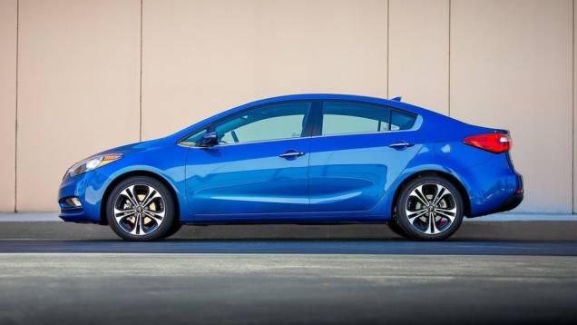 Já na versão de topo de linha, será utilizado o 2.0 de 178 cv, com transmissão automática de seis velocidades | <a href="%20https://gutenberg.quatrorodas.abril.com.br/saloes/los-angeles/2012/kia-forte-sedan-cerato-2014-724831.shtml" rel="migration">Leia mais</a> Já na versão de topo de linha, será utilizado o 2.0 de 178 cv, com transmissão automática de seis velocidades | <a href="%20https://gutenberg.quatrorodas.abril.com.br/saloes/los-angeles/2012/kia-forte-sedan-cerato-2014-724831.shtml" rel="migration">Leia mais</a>