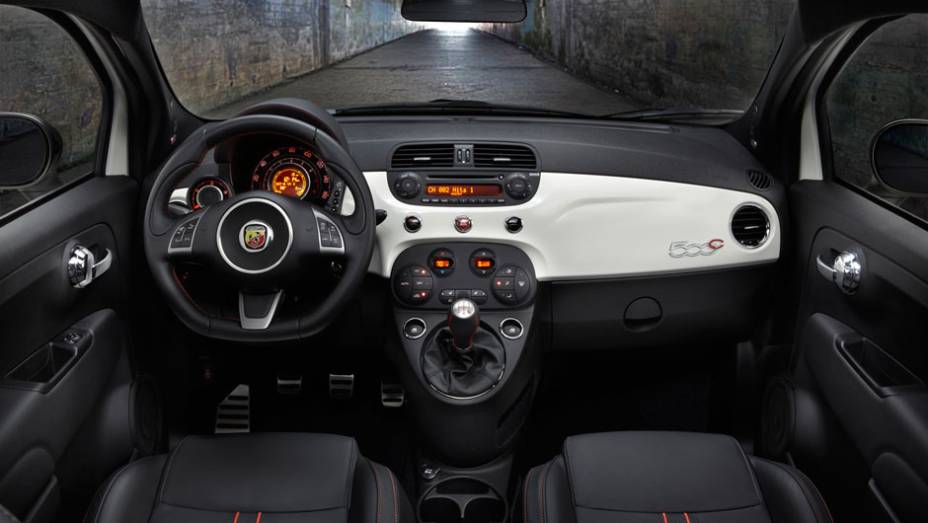 Fiat 500C Abarth | <a href="https://gutenberg.quatrorodas.abril.com.br/saloes/los-angeles/2012/fiat-tera-tres-novidades-los-angeles-724666.shtml" rel="migration">Leia mais</a>
