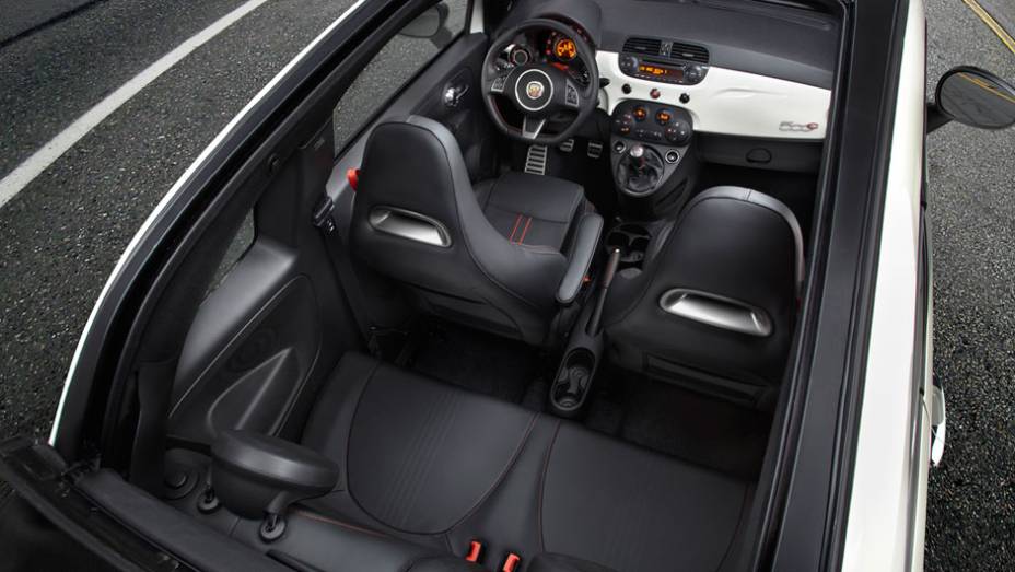 Fiat 500C Abarth | <a href="https://gutenberg.quatrorodas.abril.com.br/saloes/los-angeles/2012/fiat-tera-tres-novidades-los-angeles-724666.shtml" rel="migration">Leia mais</a>