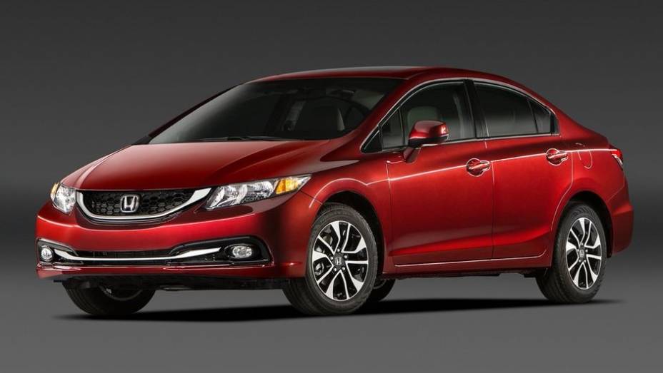 A Honda resolveu se mexer para resgatar a imagem positiva de um de seus mais conhecidos carros, o sedã Civic. No Salão de Los Angeles de 2012, a marca japonesa apresenta o modelo 2013 do carro | <a href="https://gutenberg.quatrorodas.abril.com.br/saloes/los-angeles/" rel="migration"></a>