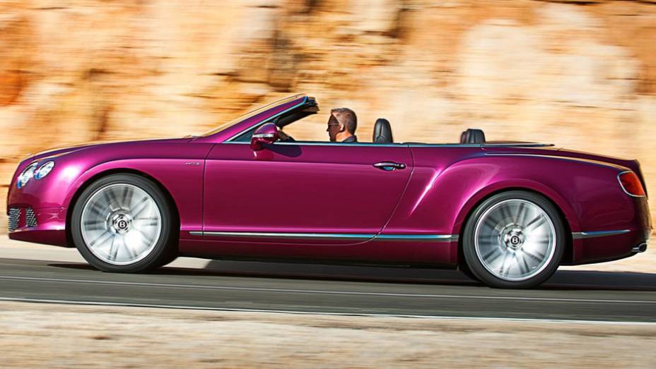 Dados fornecidos pela Bentley indicam que o modelo vai de 0 a 100 km/h em 4,1 segundos | <a href="https://gutenberg.quatrorodas.abril.com.br/saloes/detroit/2013/bentley-continental-gt-speed-convertible-730392.shtml" rel="migration">Leia mais</a>