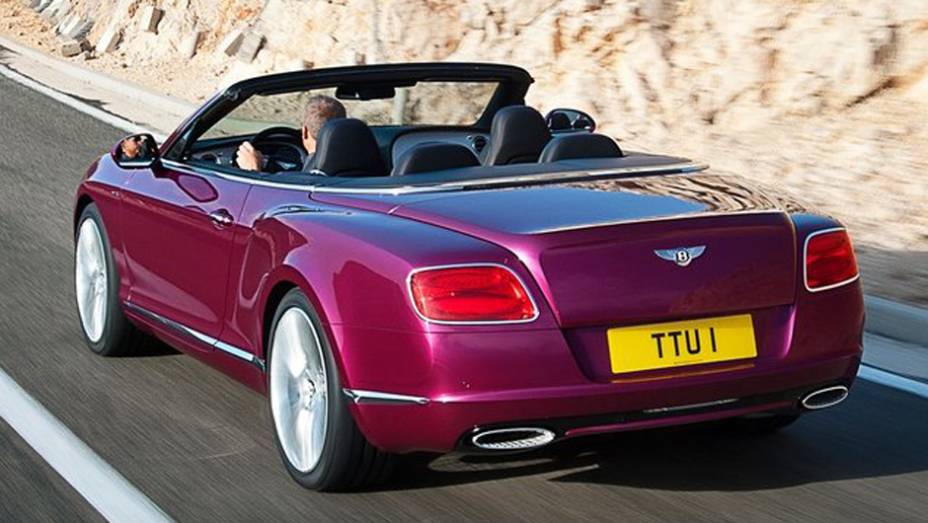 A velocidade máxima declarada é de 325 km/h | <a href="https://gutenberg.quatrorodas.abril.com.br/saloes/detroit/2013/bentley-continental-gt-speed-convertible-730392.shtml" rel="migration">Leia mais</a>