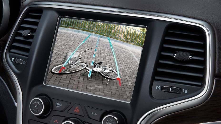 A versão antiga precisava de cinco segundos para chegar aos 100 km/h | <a href="https://gutenberg.quatrorodas.abril.com.br/saloes/detroit/2013/grand-cherokee-2014-730889.shtml" rel="migration">Leia mais</a>