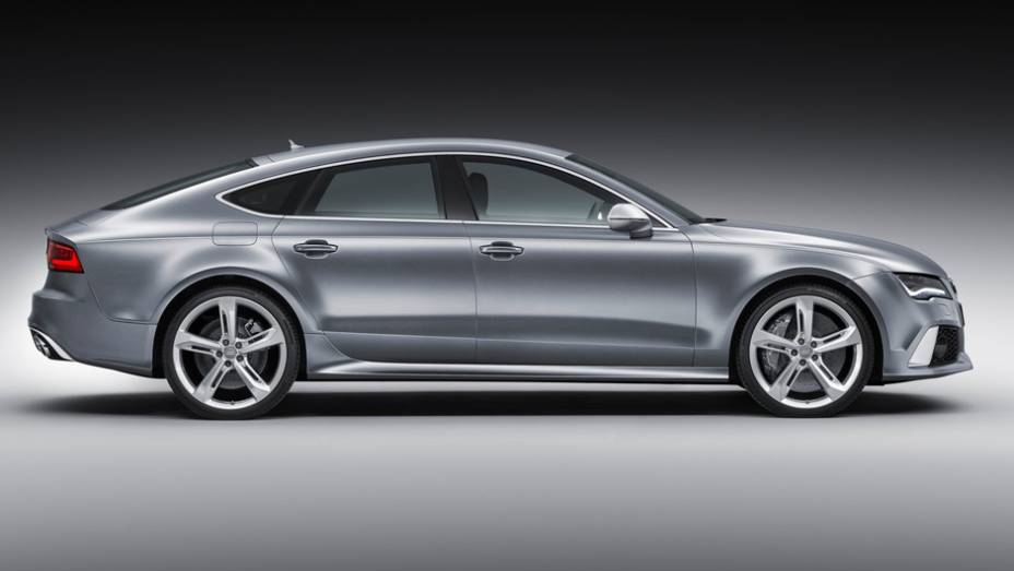 O modelo, sexto da família RS da marca, chega para brigar com o BMW M6 Gran Coupe, também revelado no evento norte-americano | <a href="https://gutenberg.quatrorodas.abril.com.br/saloes/detroit/2013/audi-rs7-sportback-730961.shtml" rel="migration">Leia mais</a>