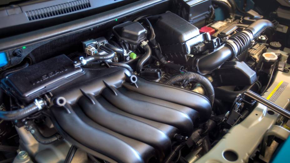 Com tra&ccedil;&atilde;o dianteira, o modelo possui transmiss&atilde;o vari&aacute;vel | <a href="https://gutenberg.quatrorodas.abril.com.br/saloes/detroit/2013/nissan-versa-note-731021.shtml" rel="migration">Leia mais</a>